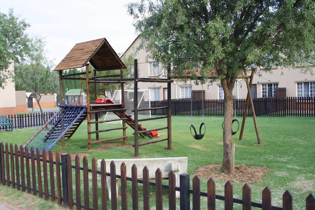 African Eagle Apartments Witfield エクステリア 写真
