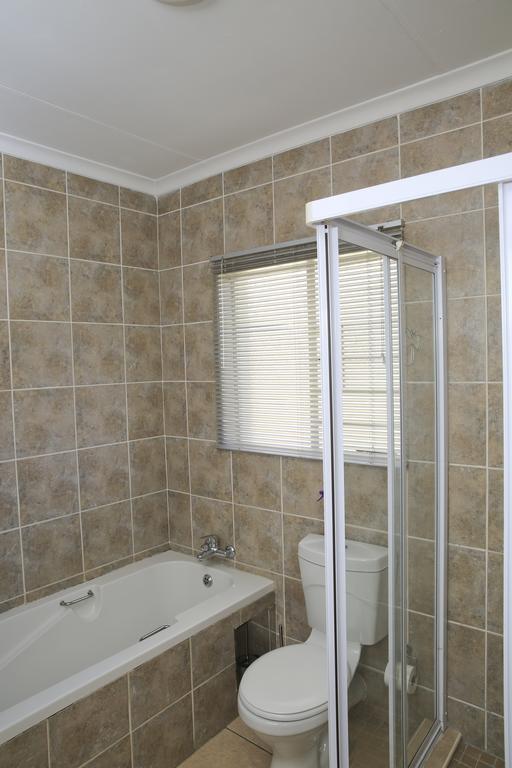 African Eagle Apartments Witfield エクステリア 写真